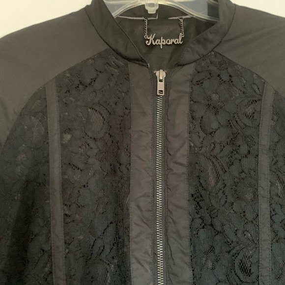 Lace jacket hardly worn - Picture 6 of 8